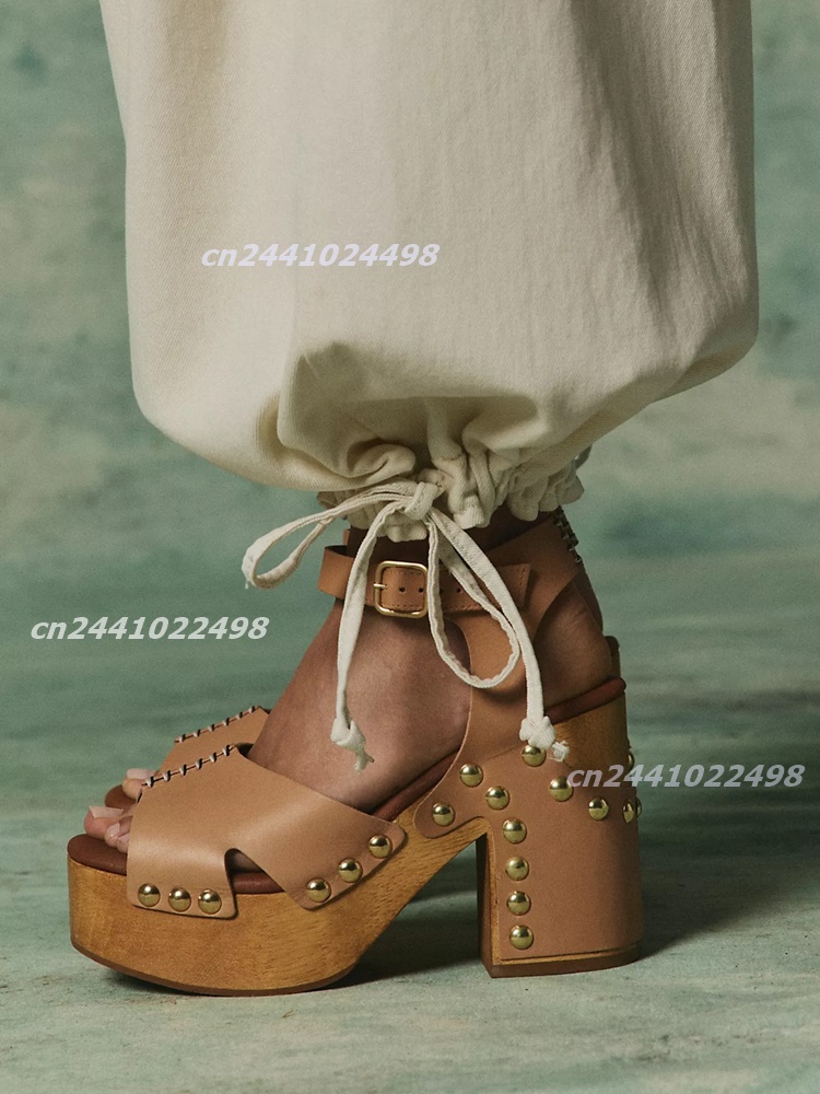 Geta Wooden Sandal - صنادل نسائية بكعب خشبي سميك ونعل